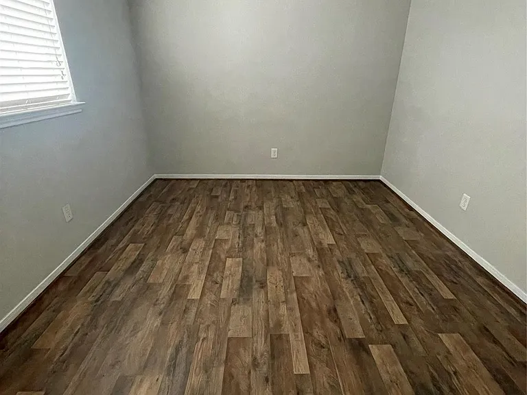 1502 Claremont Garden Cir — Photo 12