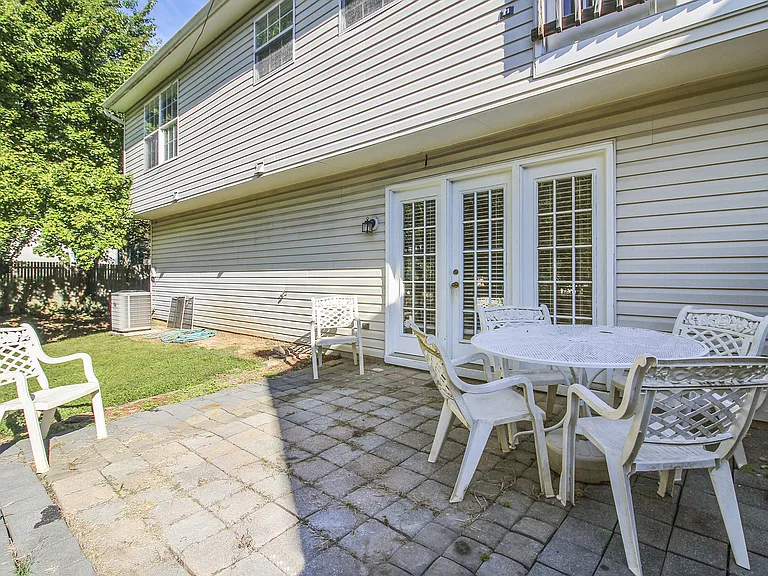 102 W Deer Park Rd — Photo 15