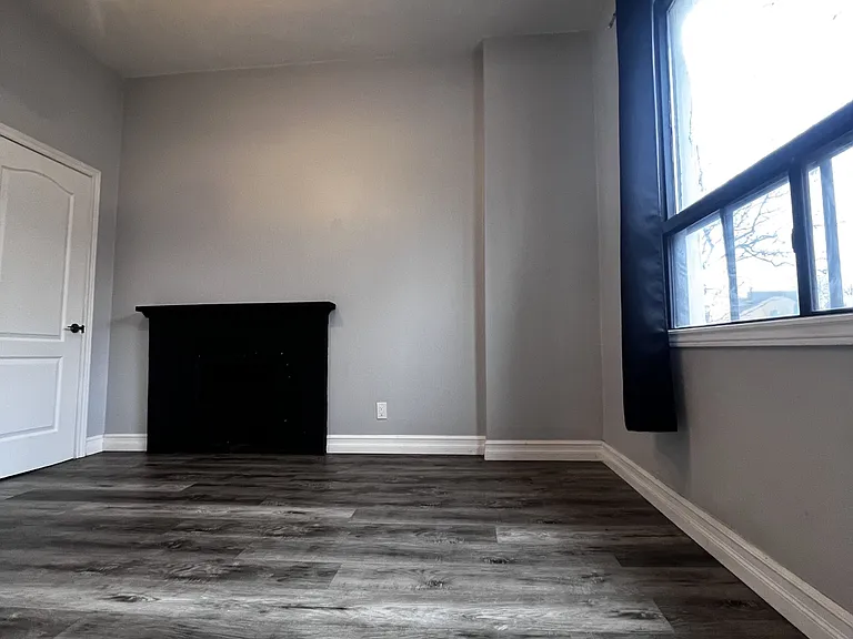295 James St N #1 — Photo 4