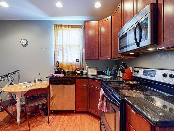 3rd image of 5035 Walton Ave #3