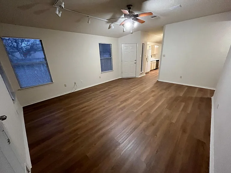 862 Latteridge Dr — Photo 8