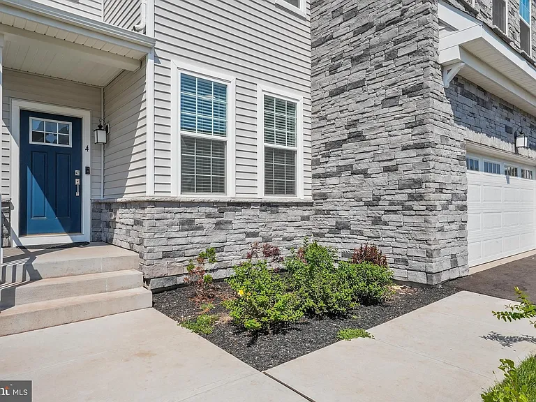 4 William Boyer Dr — Photo 3