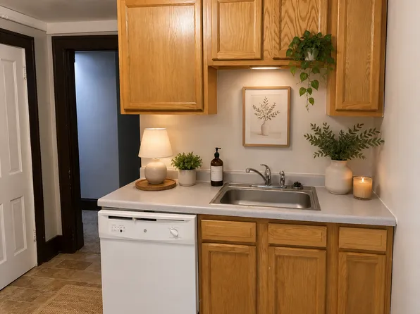 205 3rd Ave SE, 205 3rd Ave SE APT 4, Valley City, ND 58072