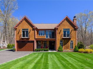 3 Lands End Rd, Newtown, CT 06470