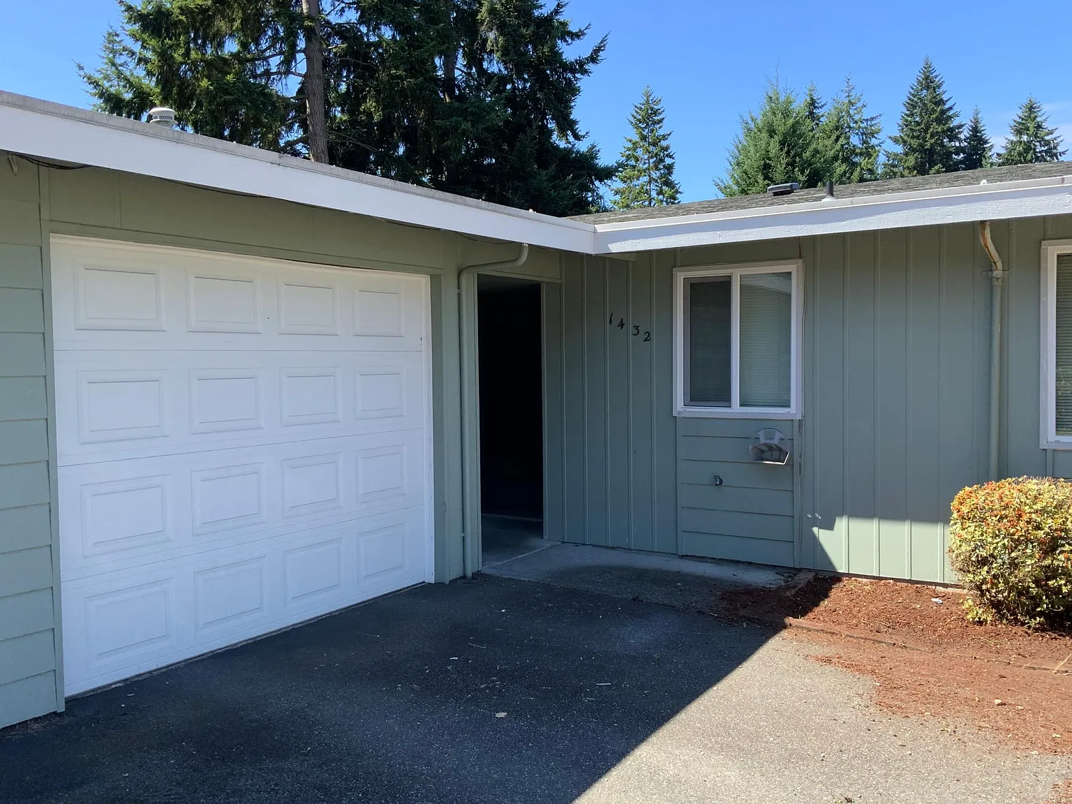 2 bed, 1100 sqft, $1,995 — Photo 3