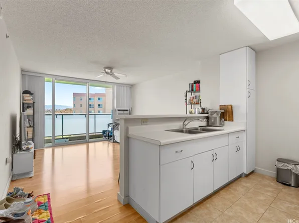 3009 Ala Makahala Pl APT 1813, Honolulu, HI 96818