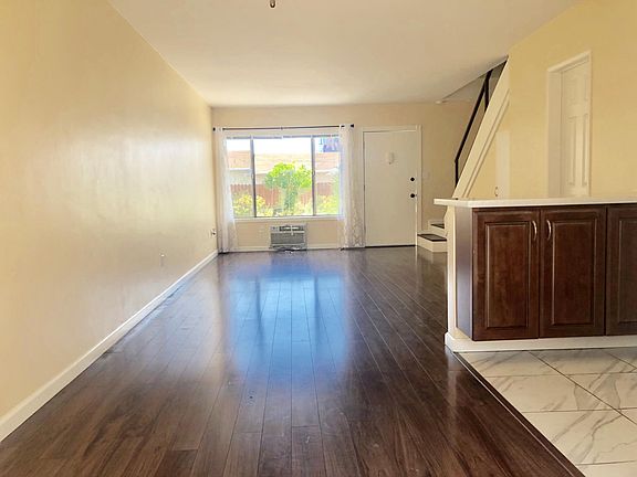 3rd image of 5620 Woodman Ave APT 5