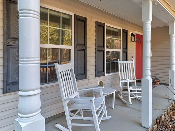 3rd image of 475 Shadowbrook Circle