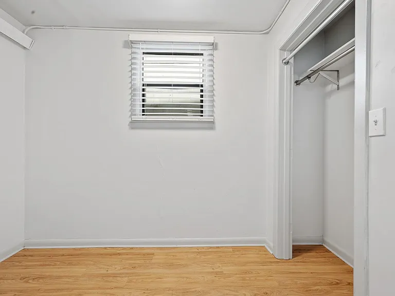 8 W Howe St — Photo 13
