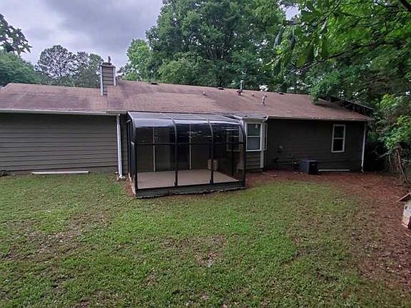 3rd image of 498 Jaywood Ct