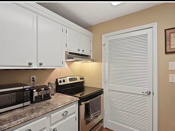 4th image of 642 Granville Ct Room 2