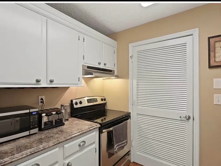 642 Granville Ct #2 — Photo 8