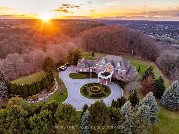 75 Ridge Rd, Hamilton, ON L8J 2V9