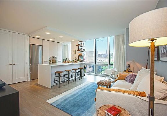 3rd image of 5-19 Borden Ave #1H
