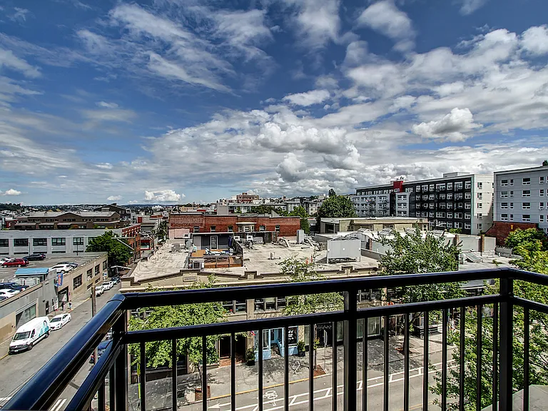 Dunn Motors Apartments — Photo 84