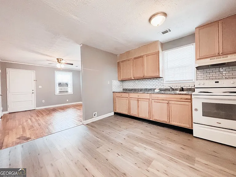 1780 Cahoon St SW — Photo 3