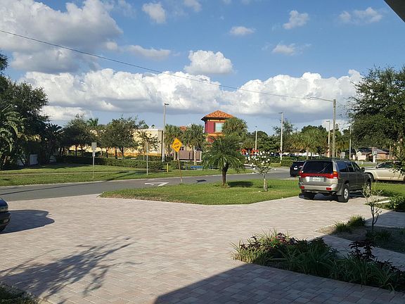 Located just off of 4th St. and walking distance to Starbuck