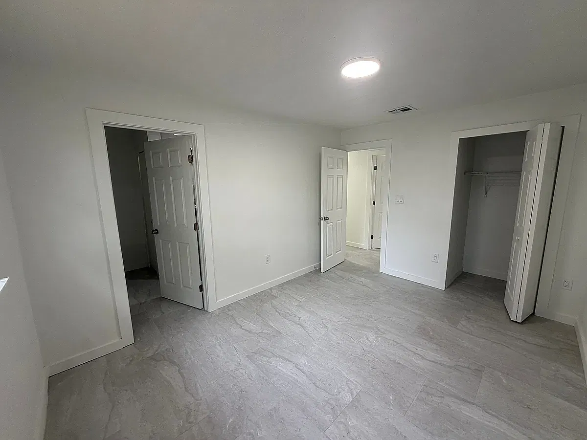 3 bed, 1071 sqft, $2,400 — Photo 3