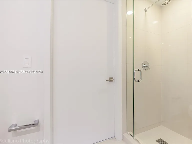 121 NE 34th St #1007 — Photo 32
