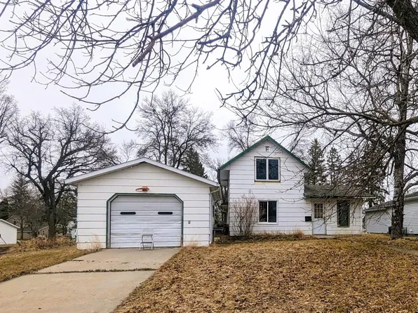 717 4th St NE, Fosston, MN 56542