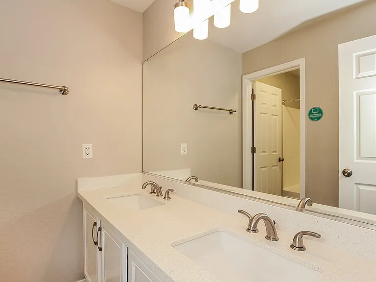 1652 N Serina — Photo 14