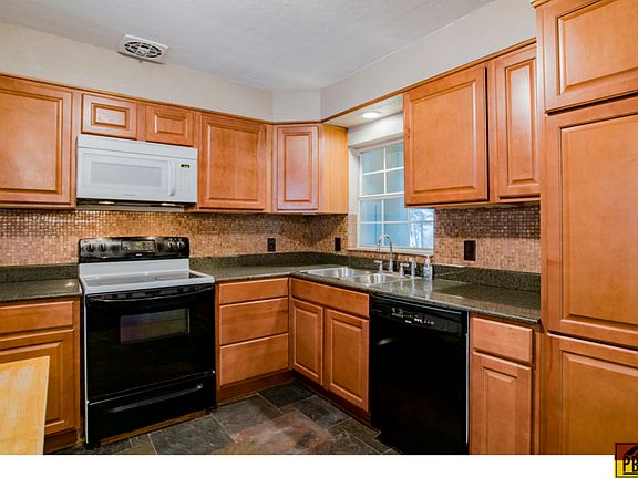 3rd image of 207 Tonawanda Dr
