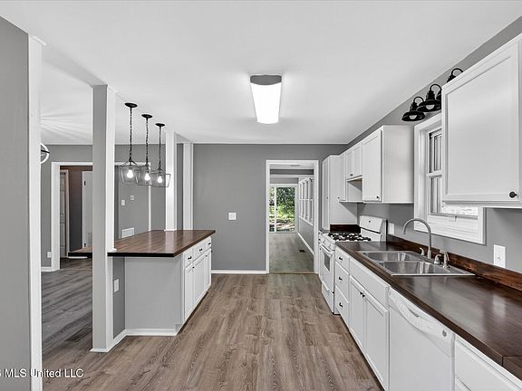 3rd image of 34 37th St