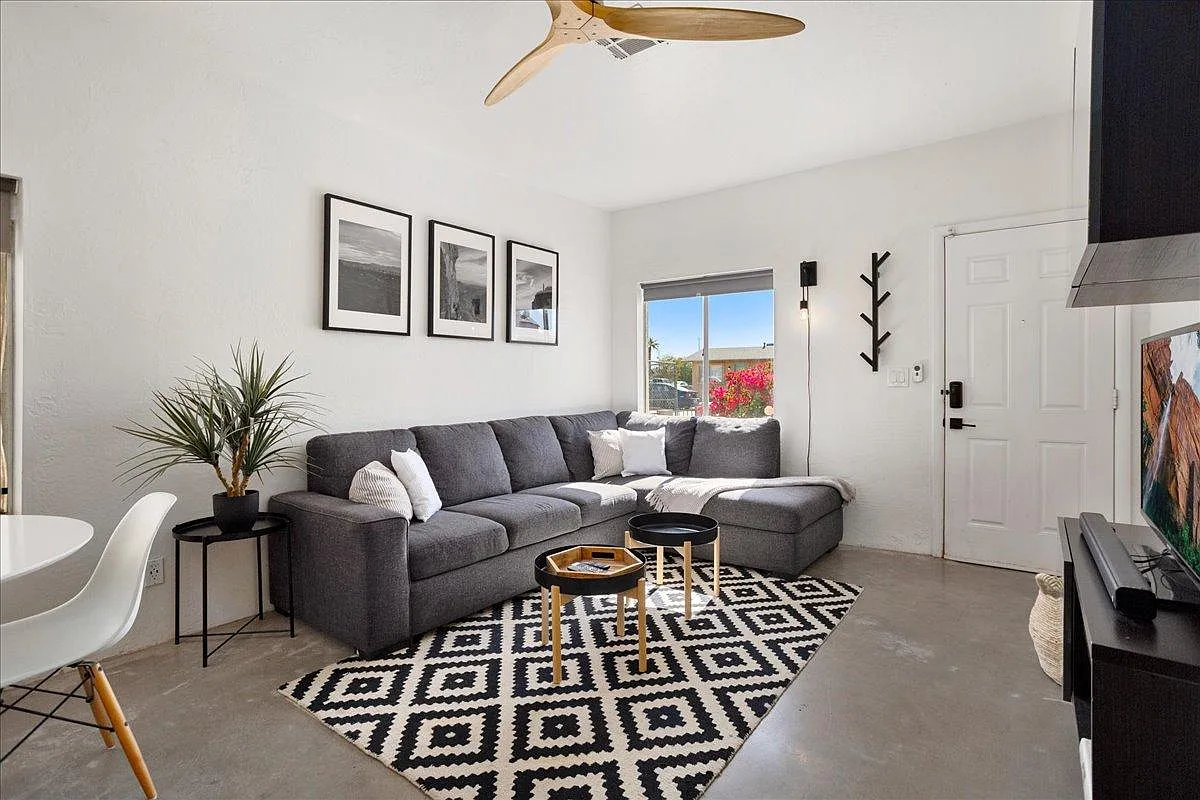 1228 E Taylor St — Photo 3