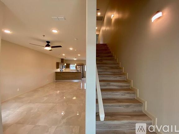 4th image of 520 Newport Ave #3