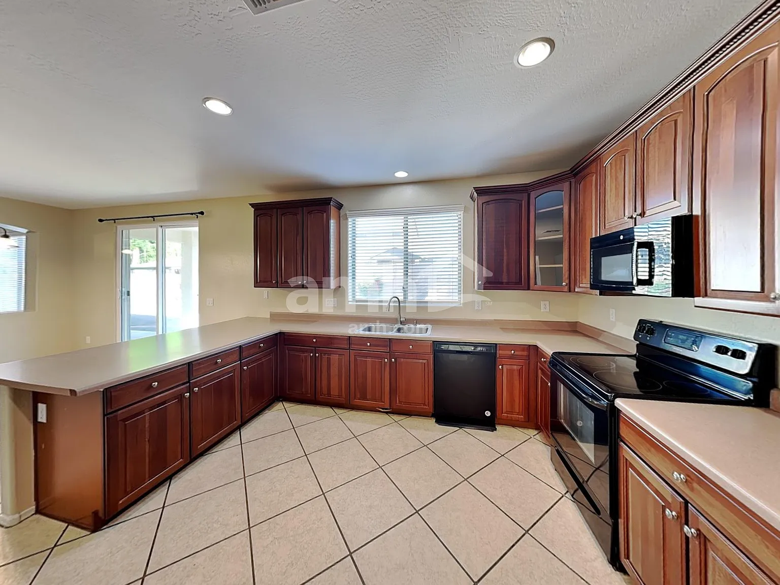 5 bed, 3.0 bath, 3316 sqft, $2,850 — Photo 4