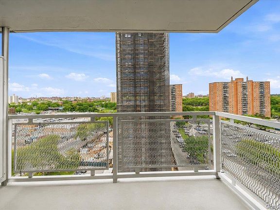4th image of 880 Boynton Avenue #13A