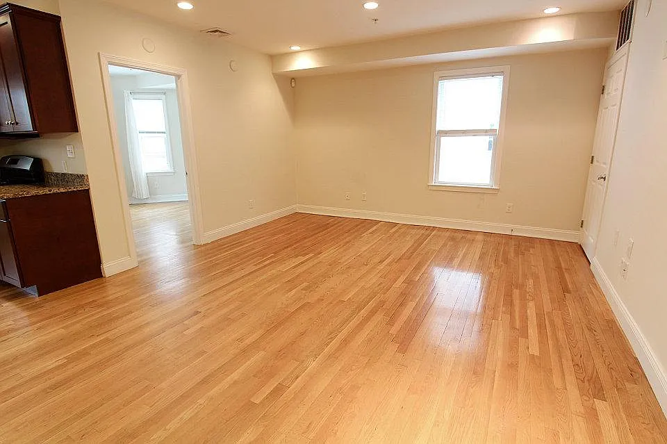 3 bed, 1000 sqft, $4,395 — Photo 4