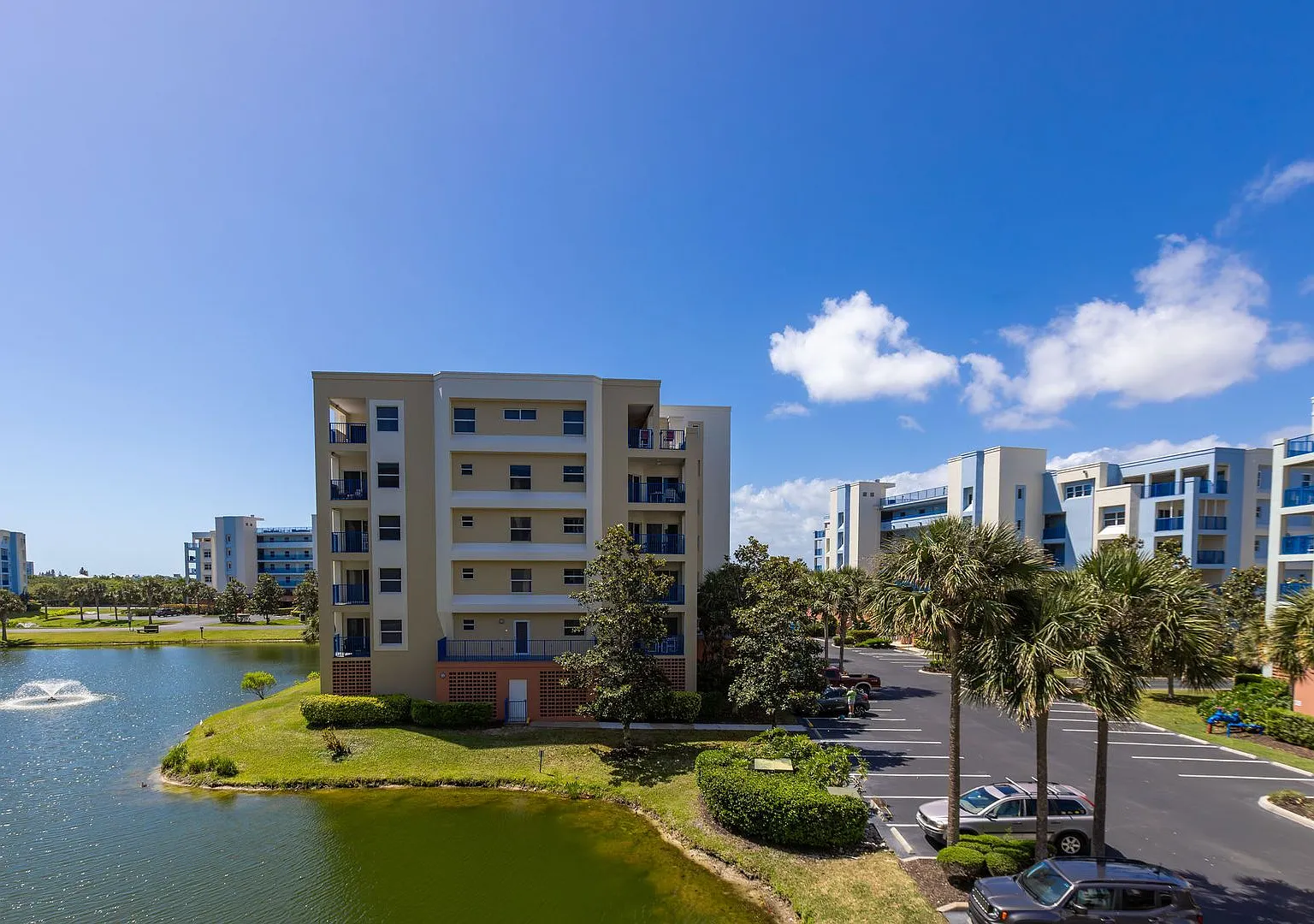 Beautiful 3 Bed 2 Bath Ocean Walk Condo — Photo 1