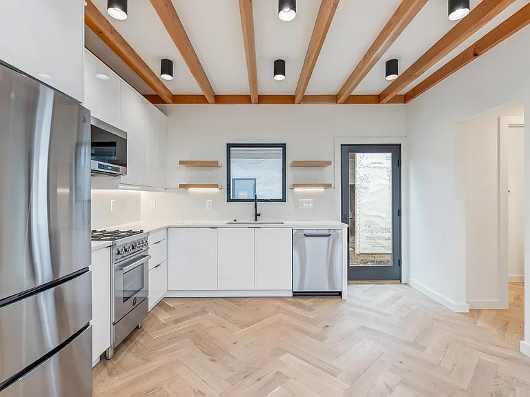 614 NW Federal St — Photo 2