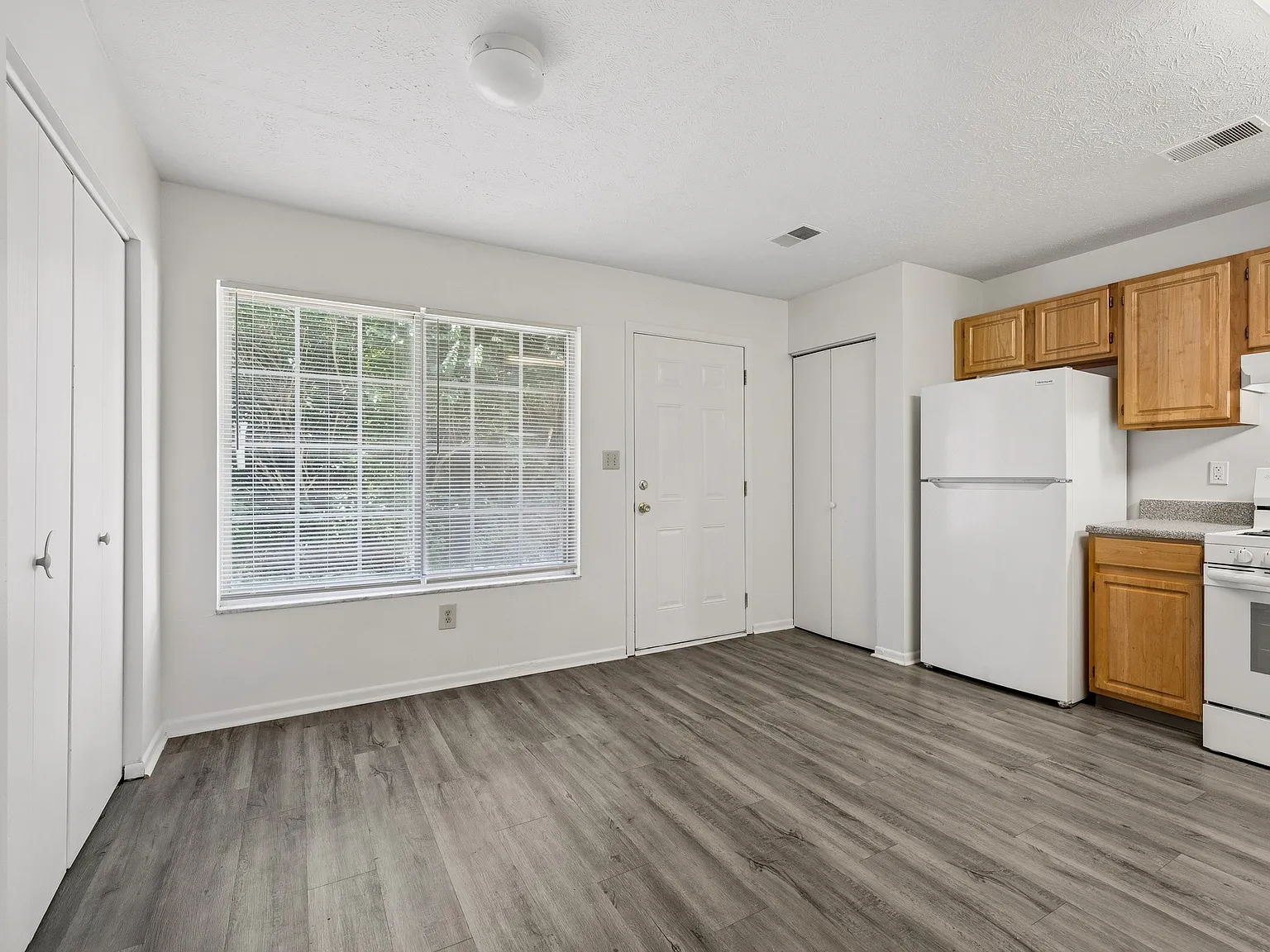 Crescent Village — Photo 3