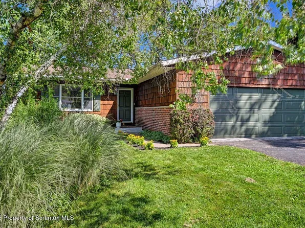136 Edgewood Dr W, South Abington Township, PA 18411