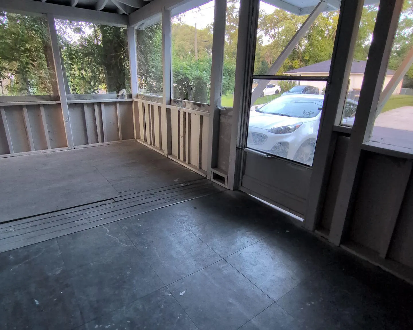 4 bed, 1.0 bath, 1097 sqft, $1,299 — Photo 2