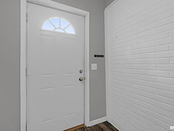3rd image of 3209 Schuetzen Ln