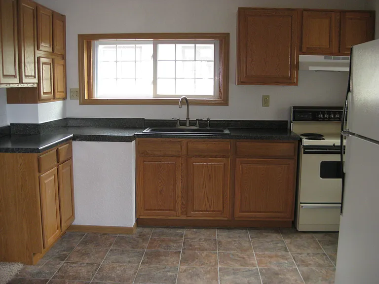 408 10th St SE — Photo 5