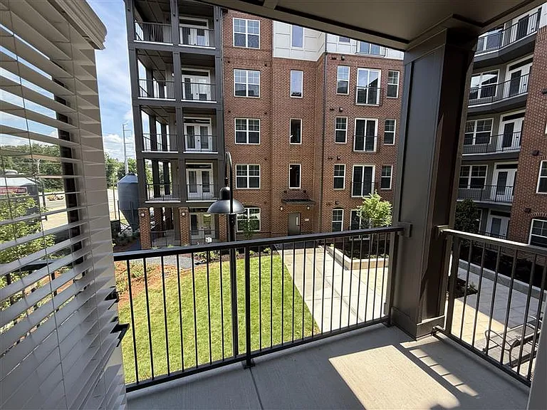 District on the Etowah Apartments — Photo 330