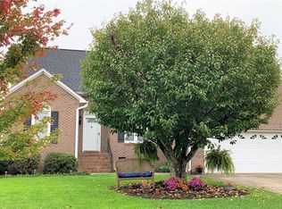 912 George Place Dr, Kernersville, NC 27284
