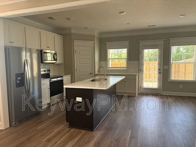 2044 Denmark Ave — Photo 7