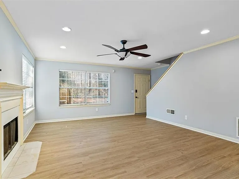 1009 Knights Bridge Ct — Photo 4