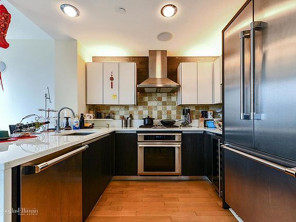 3rd image of 247 W 46th St APT 2002