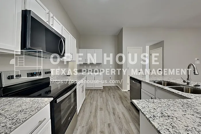 13225 Elmhurst Dr — Photo 5
