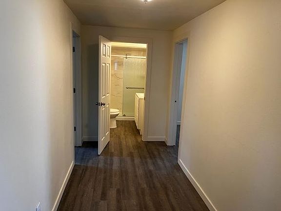 6' wide Hallway!
