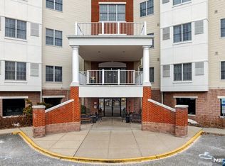 189 Forest Ave APT 317, Paramus, NJ