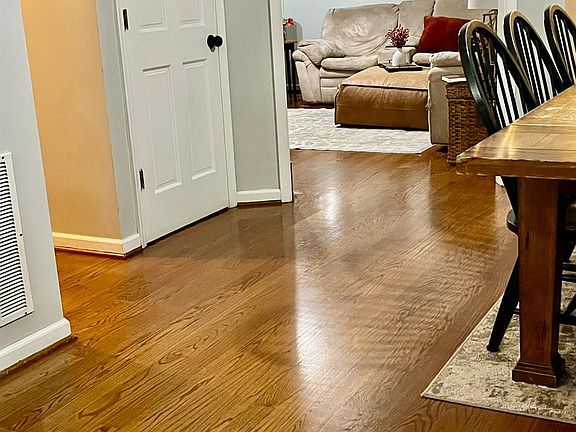 4th image of 555 Cross Roads Ln