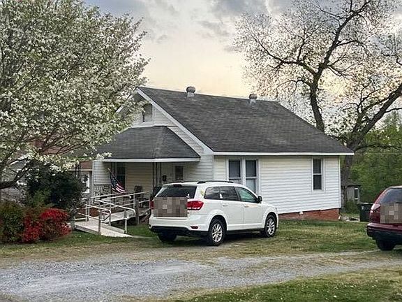 2nd image of 38 Stowe St