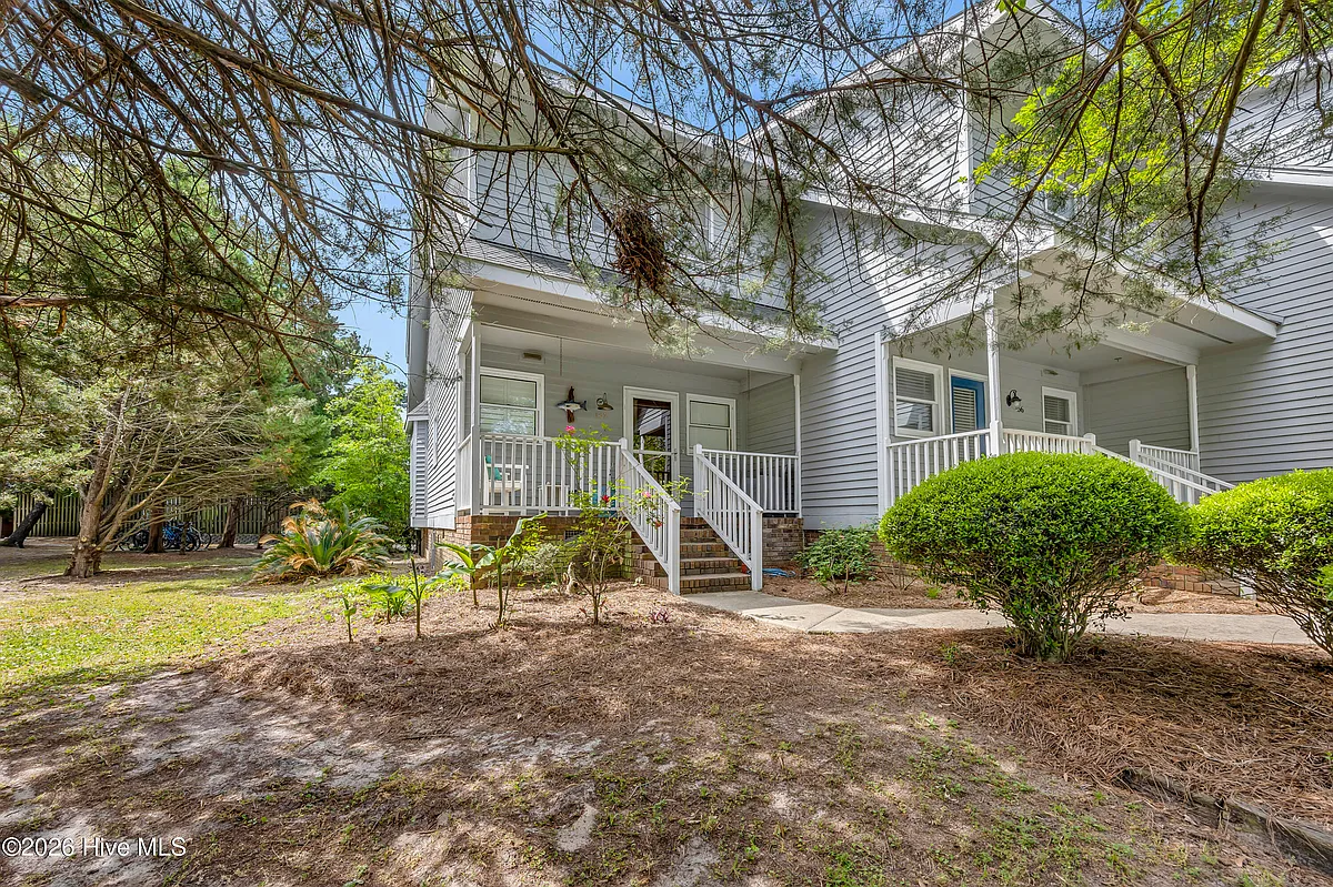 Building Photo - 2029 Eastwood Rd #157